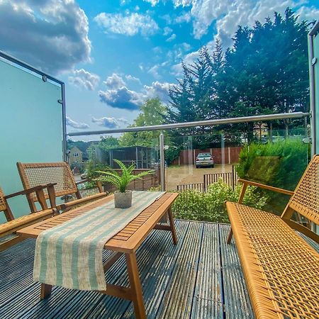 2 Bedroom City Centre Apartment In High Wycombe With Parking Eksteriør bilde