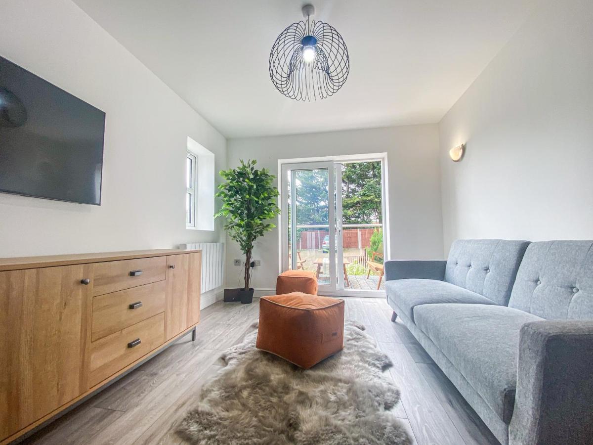 2 Bedroom City Centre Apartment In High Wycombe With Parking Eksteriør bilde