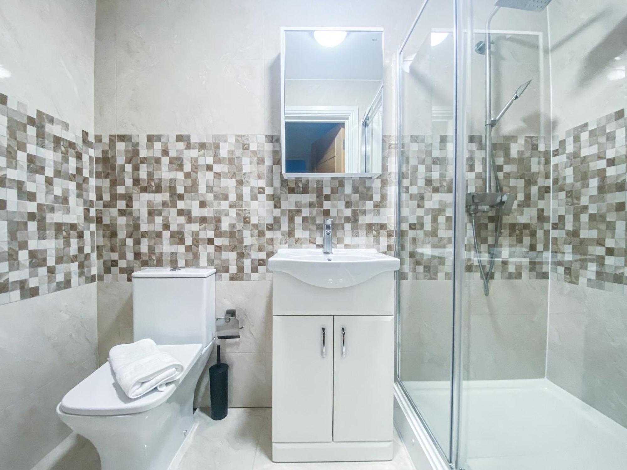 2 Bedroom City Centre Apartment In High Wycombe With Parking Eksteriør bilde