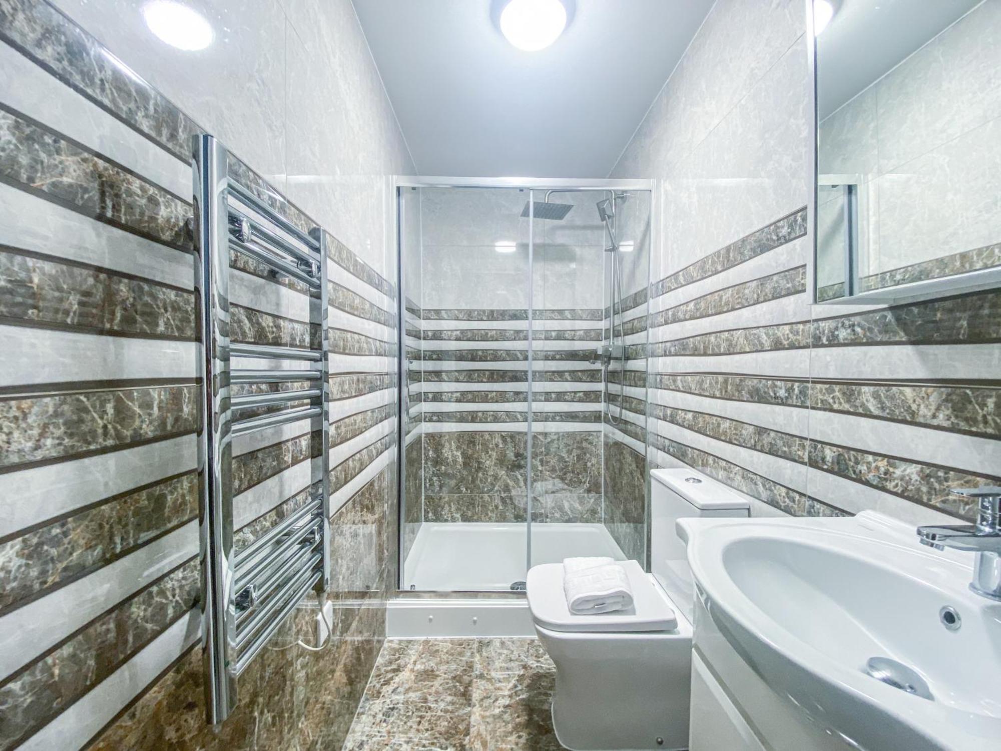 2 Bedroom City Centre Apartment In High Wycombe With Parking Eksteriør bilde
