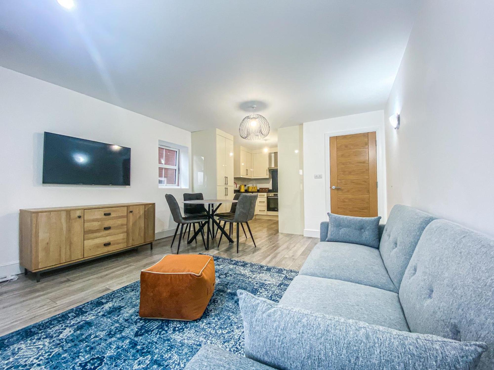 2 Bedroom City Centre Apartment In High Wycombe With Parking Eksteriør bilde