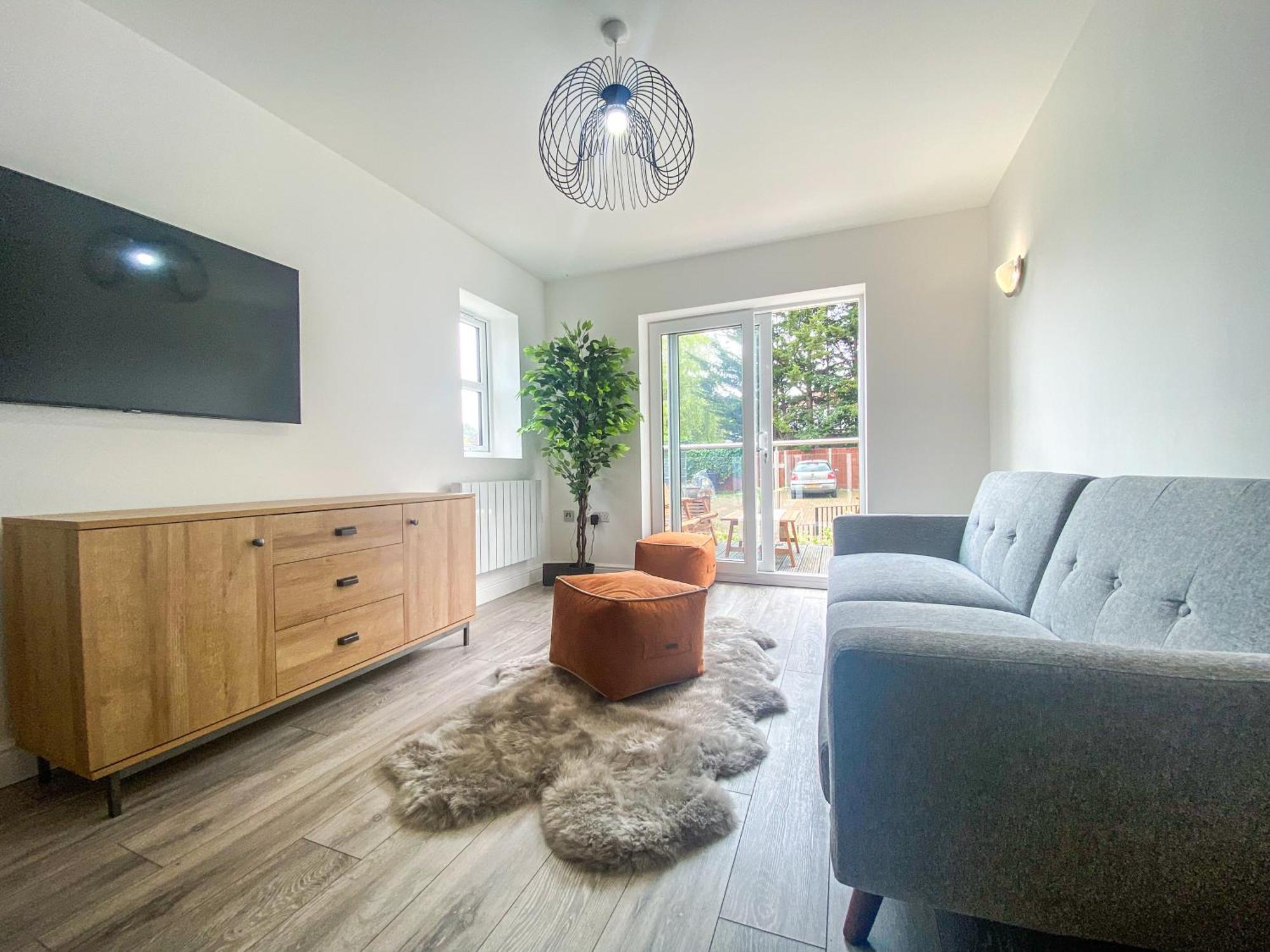 2 Bedroom City Centre Apartment In High Wycombe With Parking Eksteriør bilde